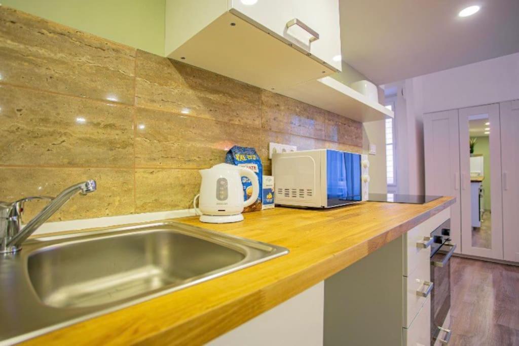 Cosy 2 Bedroom Flat In Akacfa St., Sol Budapest Luaran gambar