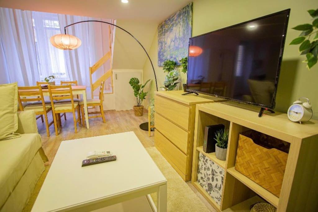 Cosy 2 Bedroom Flat In Akacfa St., Sol Budapest Luaran gambar
