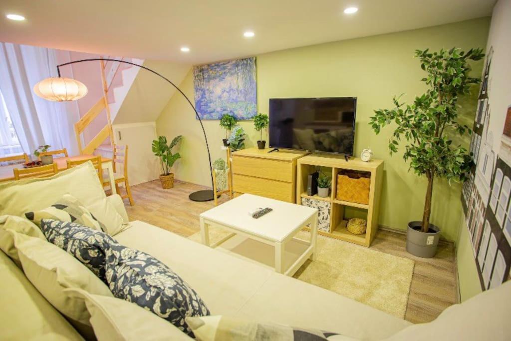 Cosy 2 Bedroom Flat In Akacfa St., Sol Budapest Luaran gambar